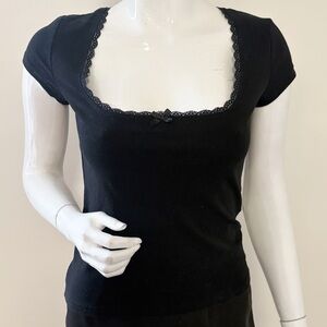 NWOT Edikted Black Short Sleeve Square Neck Fitted Baby Tee w Lace Trim